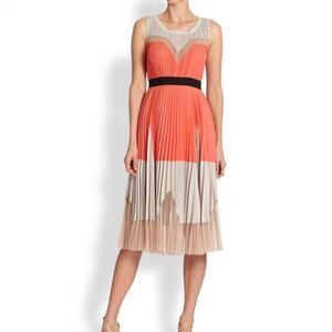 Elegant Colorblock Pleated Dress